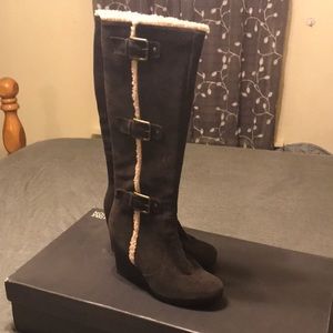 Kenneth Cole Triple Flirt Suede/Shearling Trim 👢